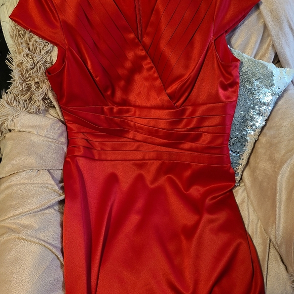 Alex Marie red satin dress - Picture 5 of 5